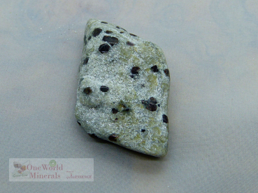 Granat in Glimmer, gebohrt